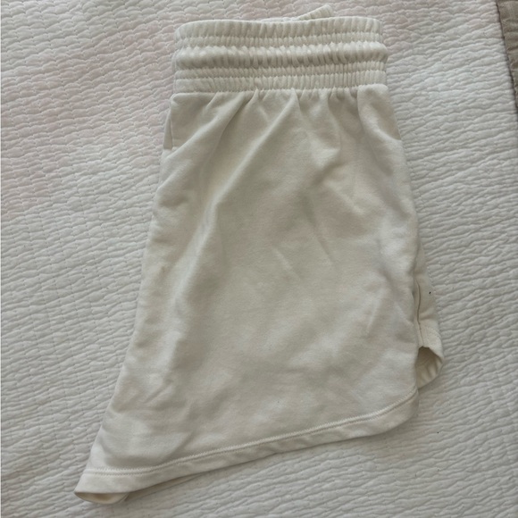 H&M Shorts - Picture 3 of 3